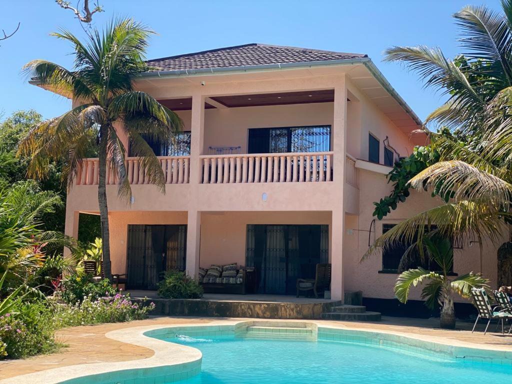 Tradewinds Lodge Diani Beach Bagian luar foto